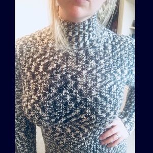 Warm cozy black & white turtleneck tunic sweater
